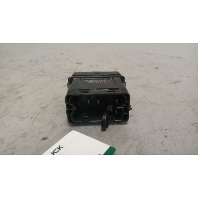 Recambio de interruptor para renault premium route 2006 fas 4x2 larga distancia referencia OEM IAM 7420851289 4