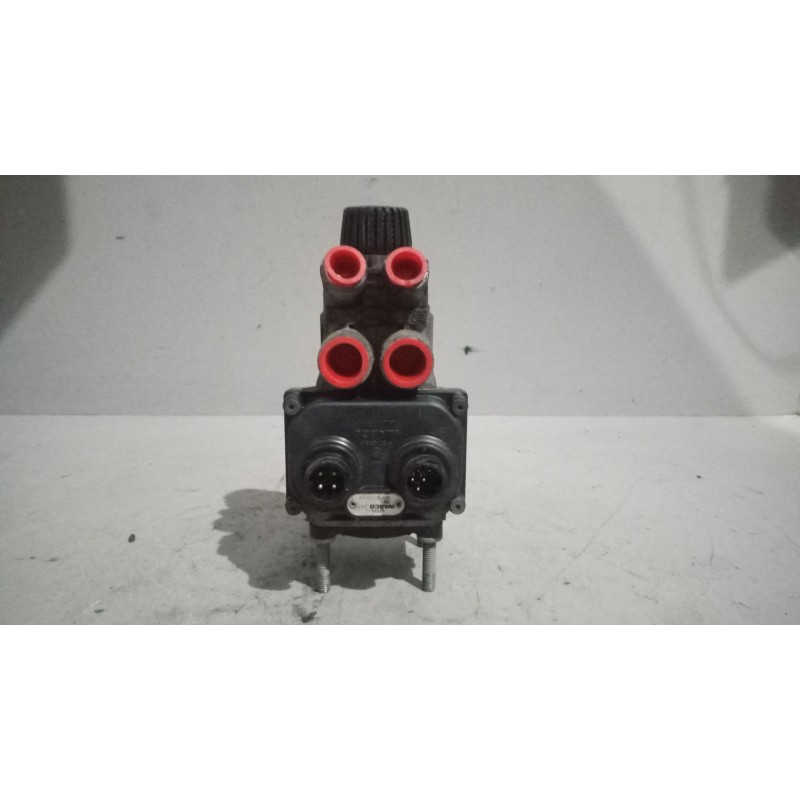 Recambio de valvula aire para daf serie xf105.460 12.9 diesel referencia OEM IAM 1677510 VALVULA TRASMISOR DE FRENO 480030040 - Blanco