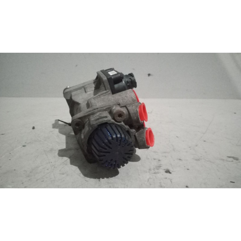 Recambio de valvula aire para daf serie xf105.460 12.9 diesel referencia OEM IAM 1677510 VALVULA TRASMISOR DE FRENO 480030040 - Blanco 2