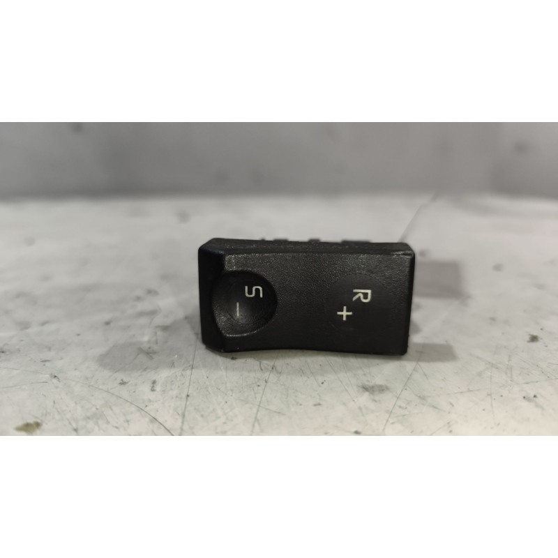 Recambio de interruptor para renault magnum ab 2005 12.8 diesel referencia OEM IAM 7420851306  