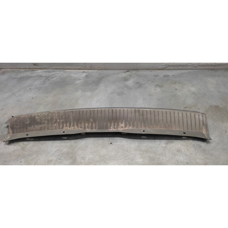 Recambio de molduras traseras para renault scenic ii 1.5 dci diesel referencia OEM IAM 8200338104 2