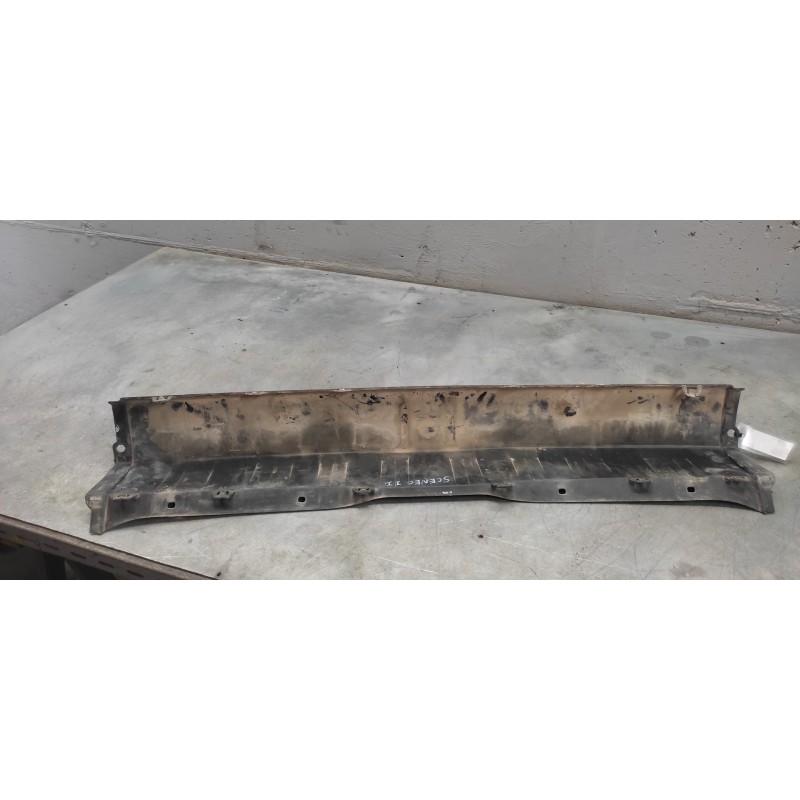 Recambio de molduras traseras para renault scenic ii 1.5 dci diesel referencia OEM IAM 8200338104 3