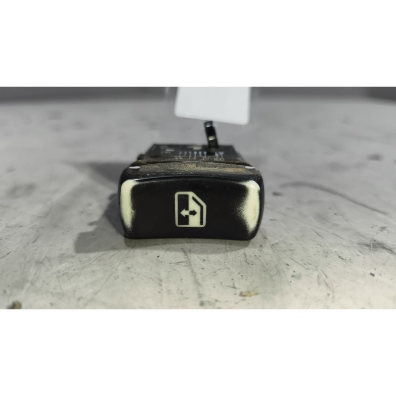 Recambio de mando elevalunas delantero derecho para scania p,g,r,t - series p 500, r 500 referencia OEM IAM 1421856  