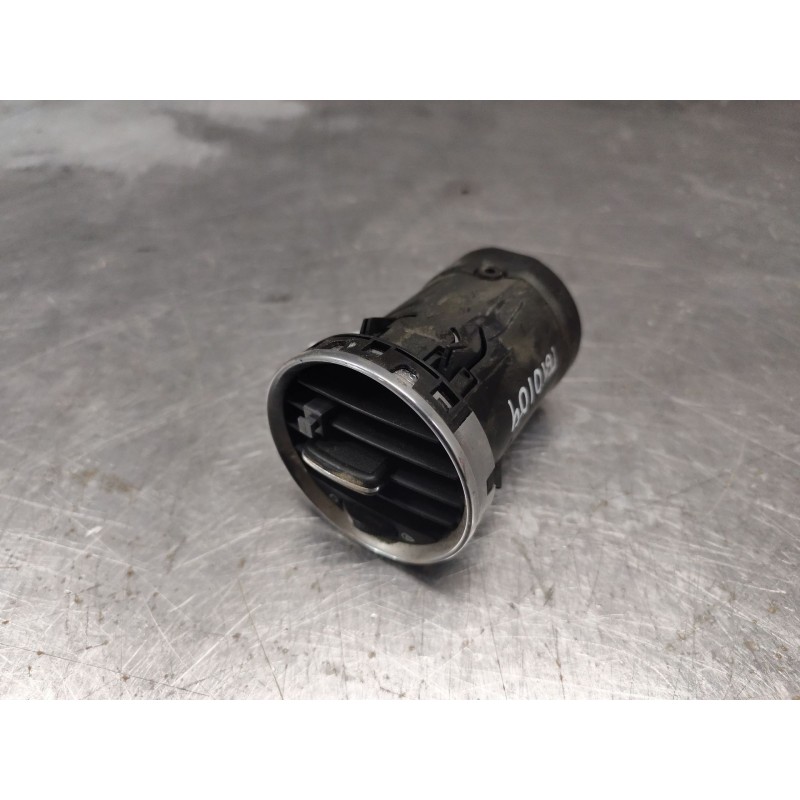 Recambio de aireador para peugeot 308 confort referencia OEM IAM 9658515377  