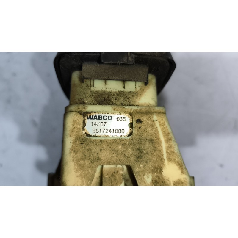 Recambio de palanca freno de mano para scania p,g,r,t - series p 500, r 500 referencia OEM IAM 1774972 - Rojo 2