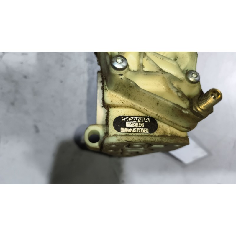 Recambio de palanca freno de mano para scania p,g,r,t - series p 500, r 500 referencia OEM IAM 1774972 - Rojo 3