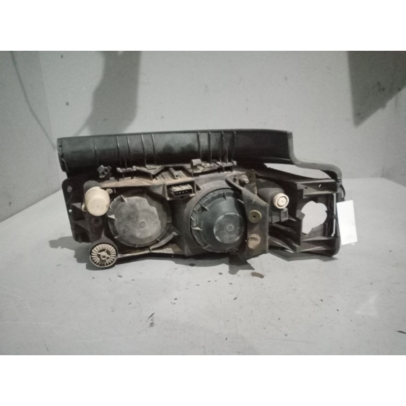 Recambio de faro derecho para renault premium distribution 7.2 diesel referencia OEM IAM - Blanco 2