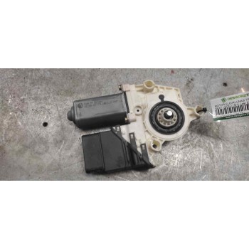 MOTOR ELEVALUNAS TRASERO DERECHO 105407301 18 PINS 