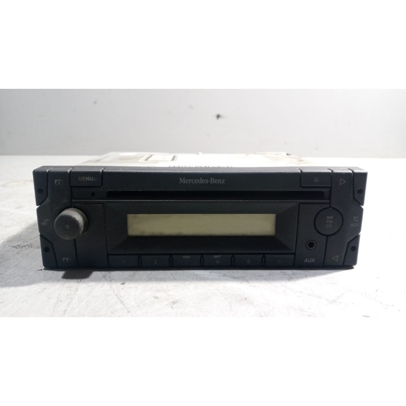 Recambio de sistema audio / radio cd para mercedes-benz atego 4 cyl. 4x2 2005  4.3 diesel (om 904 la) referencia OEM IAM A000446 - Blanco