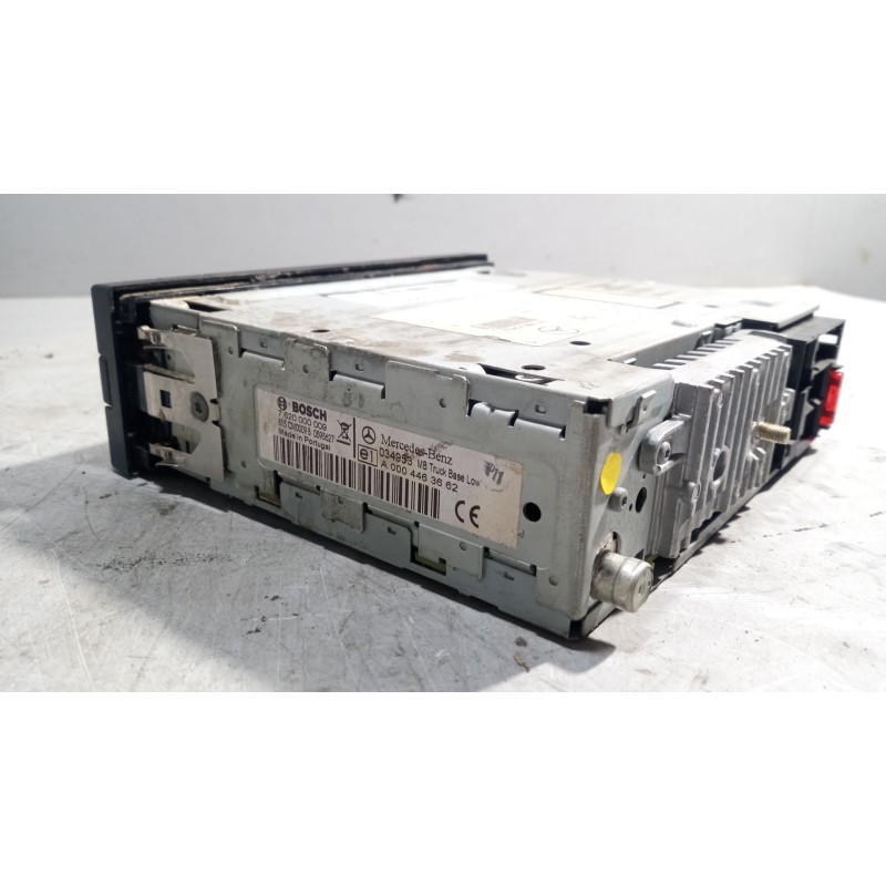 Recambio de sistema audio / radio cd para mercedes-benz atego 4 cyl. 4x2 2005  4.3 diesel (om 904 la) referencia OEM IAM A000446 - Blanco 4