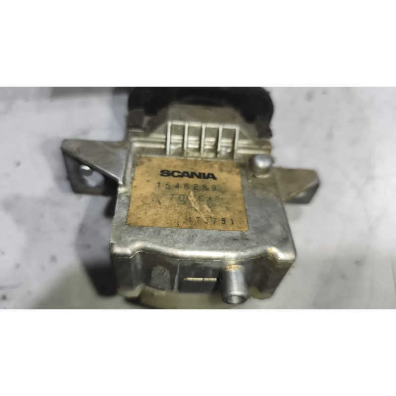 Recambio de mando cambio automatico para scania p,g,r,t - series p 500, r 500 referencia OEM IAM 1548289 - Rojo 3