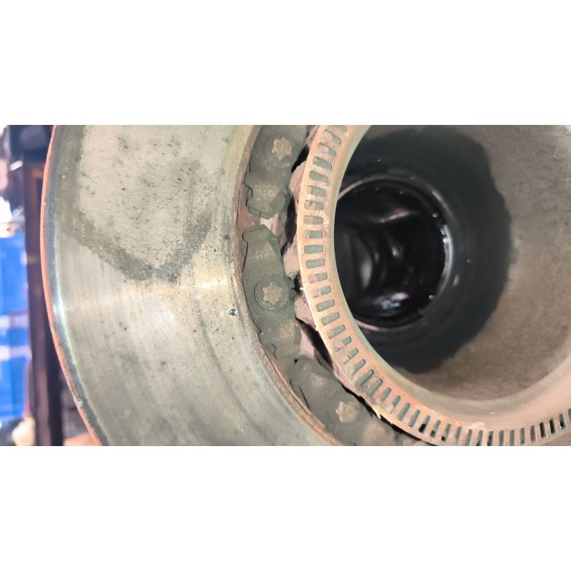 Recambio de buje trasero derecho para daf serie xf105.460 fsa 4x2 space-cab referencia OEM IAM 1657637 3