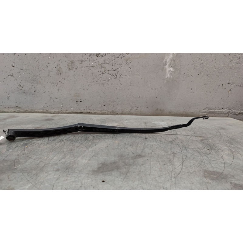 Recambio de brazo limpia delantero derecho para hyundai i30 (gd) 1.6 crdi referencia OEM IAM - Blanco 2