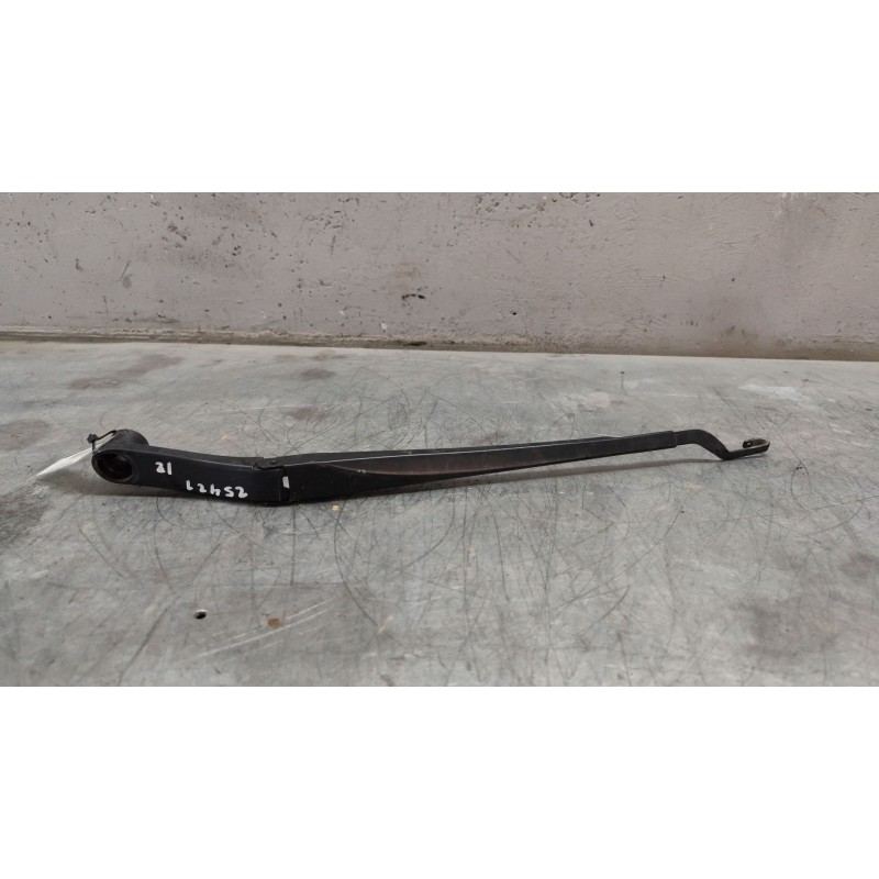Recambio de brazo limpia delantero izquierdo para hyundai i30 (gd) 1.6 crdi referencia OEM IAM   