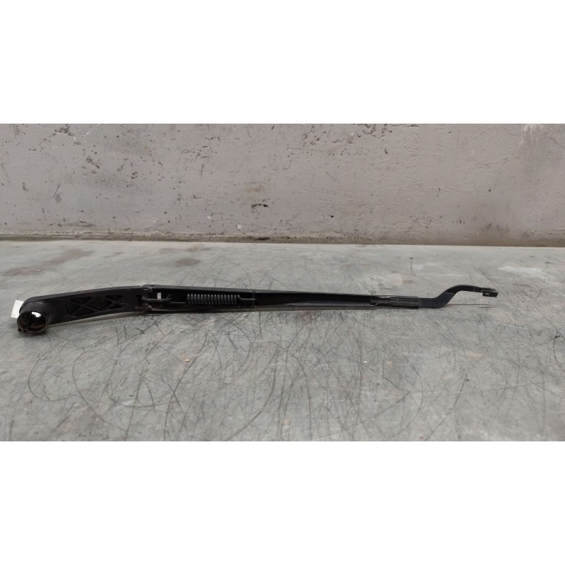 Recambio de brazo limpia delantero izquierdo para hyundai i30 (gd) 1.6 crdi referencia OEM IAM - Blanco 2