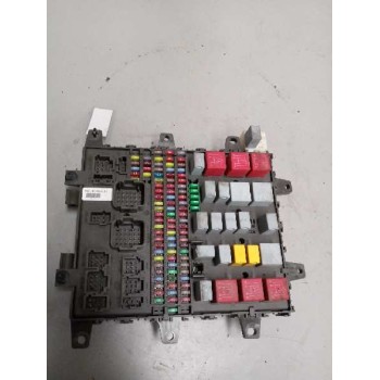 Recambio de caja reles / fusibles para renault premium route 2006 10.8 diesel referencia OEM IAM 7421464562  