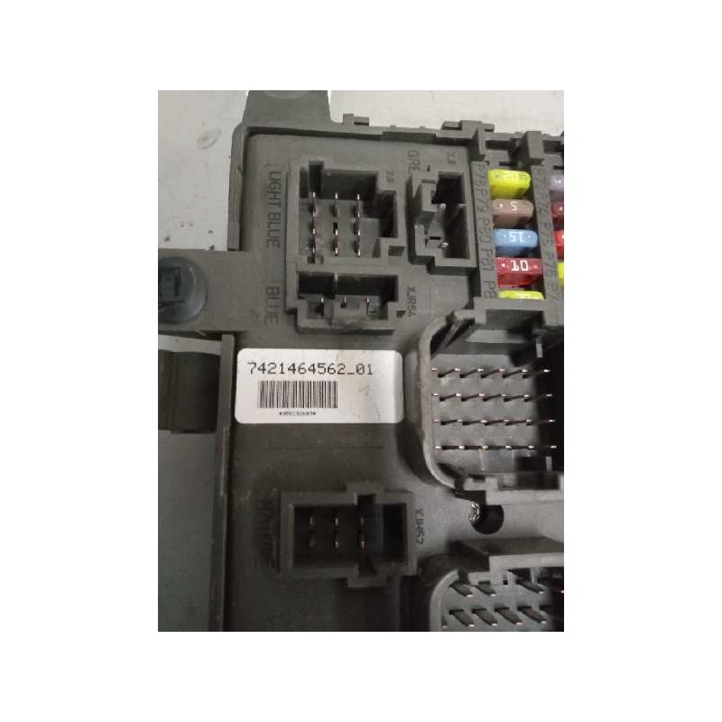 Recambio de caja reles / fusibles para renault premium route 2006 10.8 diesel referencia OEM IAM 7421464562 - Blanco 2