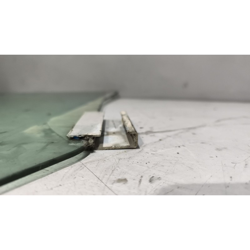 Recambio de luna delantera izquierda para scania p,g,r,t - series p 500, r 500 referencia OEM IAM 1309259 - Rojo 2