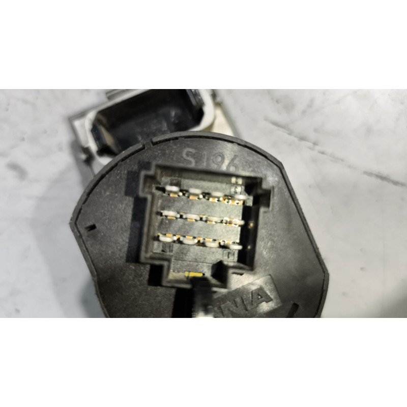 Recambio de interruptor para scania r i r 500 referencia OEM IAM 1899842 - Blanco 2