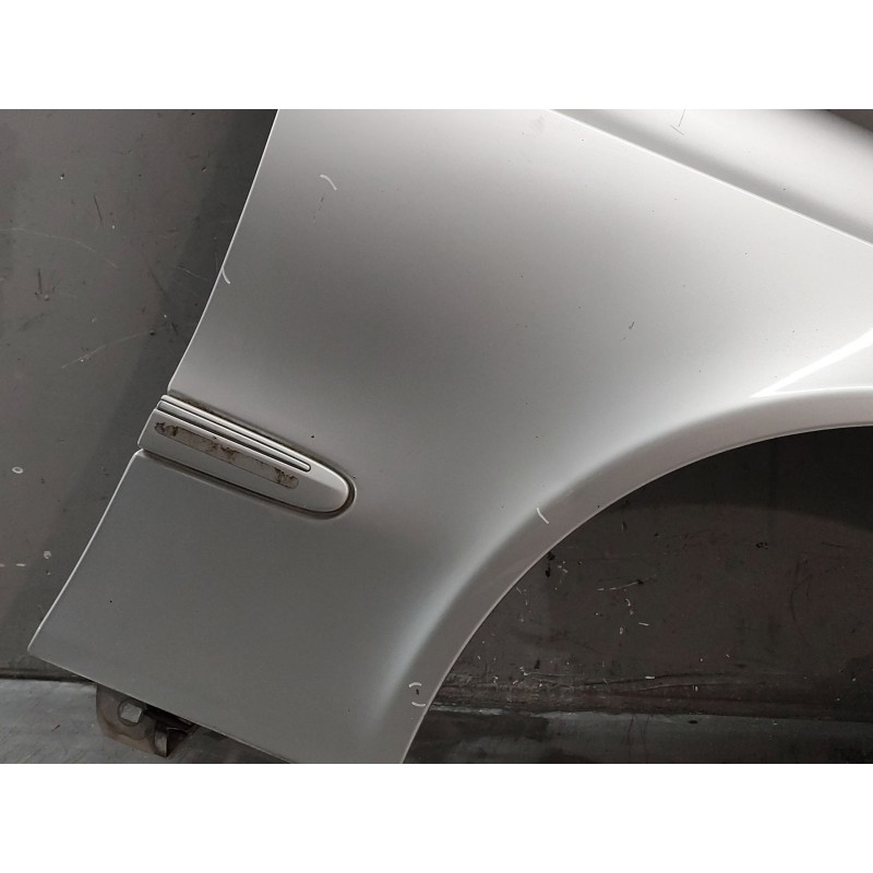 Recambio de aleta delantera derecha para mercedes-benz clase e (w211) berlina e 220 cdi (211.006) referencia OEM IAM 3