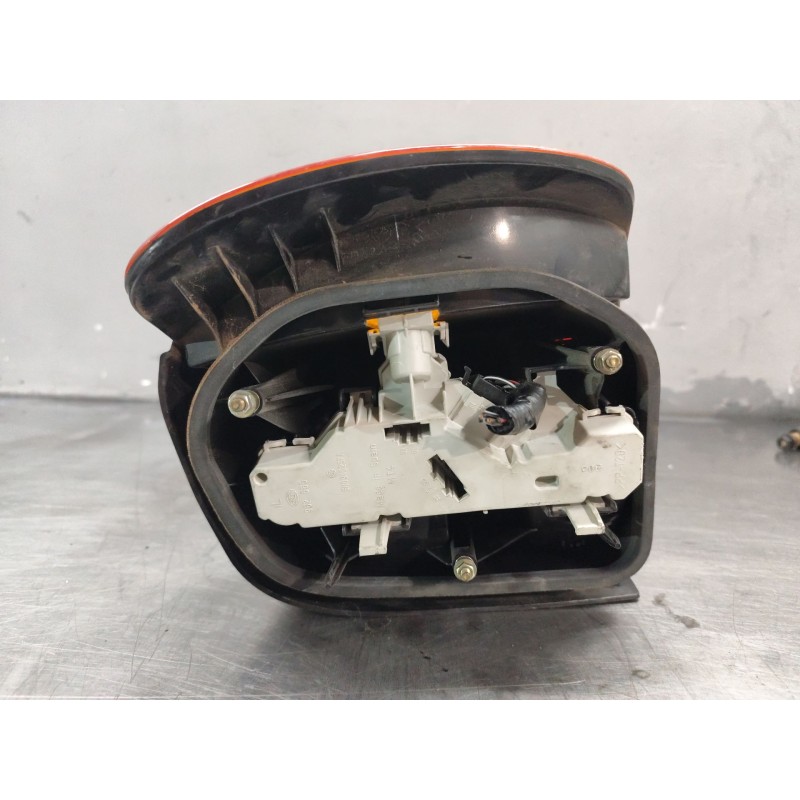 Recambio de piloto trasero izquierdo para volkswagen polo berlina (6n1) 1.6 referencia OEM IAM - Blanco 2