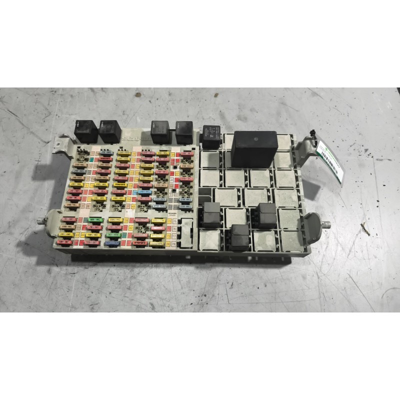 Recambio de caja reles / fusibles para scania r i r 500 referencia OEM IAM 2096304  