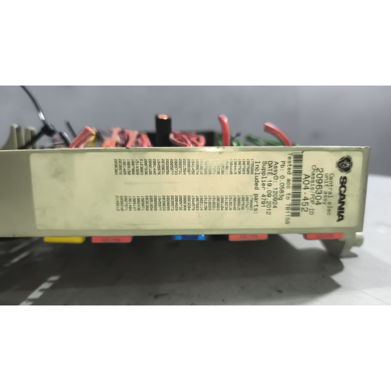 Recambio de caja reles / fusibles para scania r i r 500 referencia OEM IAM 2096304 - Blanco 2