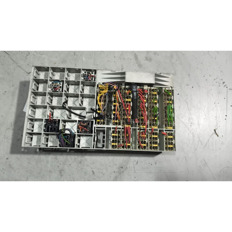 Recambio de caja reles / fusibles para scania r i r 500 referencia OEM IAM 2096304 - Blanco 3
