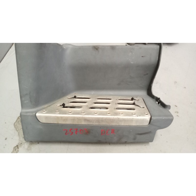 Recambio de peldaño derecho para volvo fm xxx 12.8 diesel referencia OEM IAM 82420408 21868329 82875886