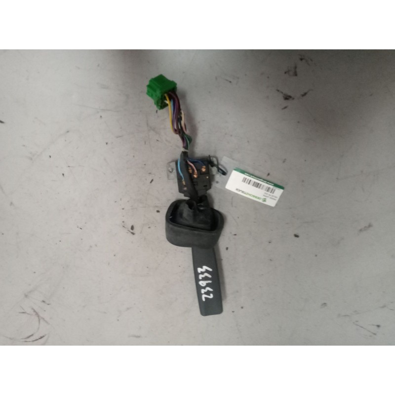 Recambio de mando limpia para volvo fh referencia OEM IAM - Blanco 2