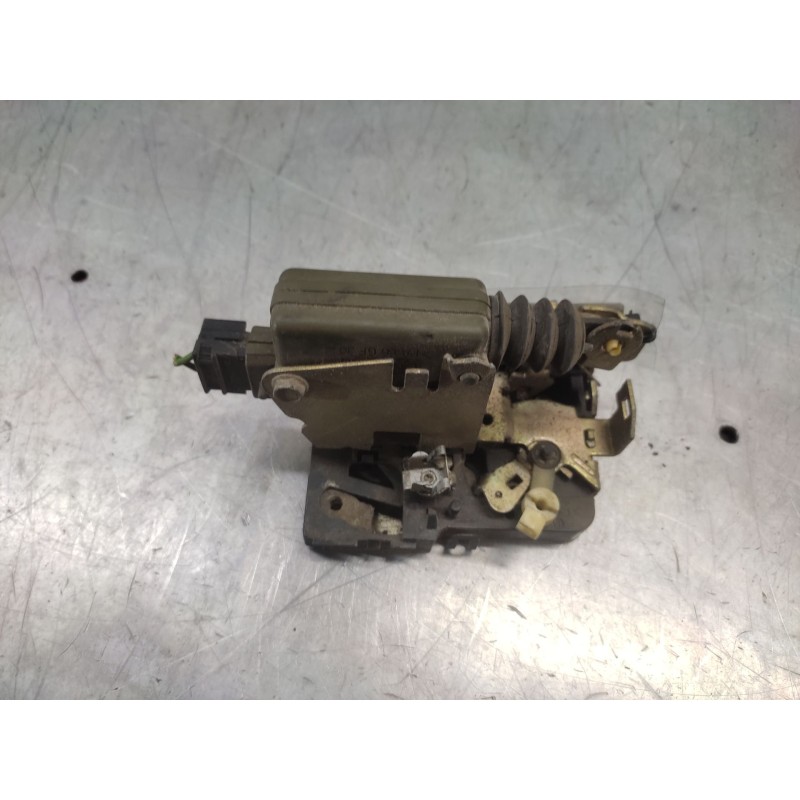 Recambio de cerradura puerta delantera izquierda para iveco daily combi 2.3 diesel cat referencia OEM IAM 2