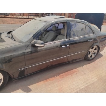mercedes-benz clase e (w211) berlina del año 2004