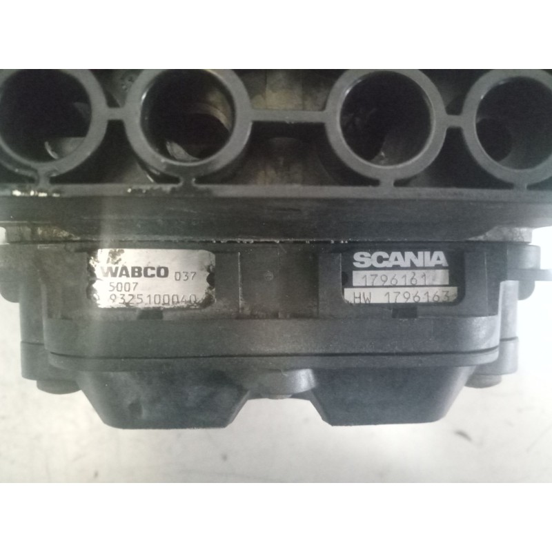 Recambio de valvula aire para scania serie p/g/r (c-clase) 11.7 diesel referencia OEM IAM 1796161 VALVULA SECADORA 9325100040 - Blanco 2