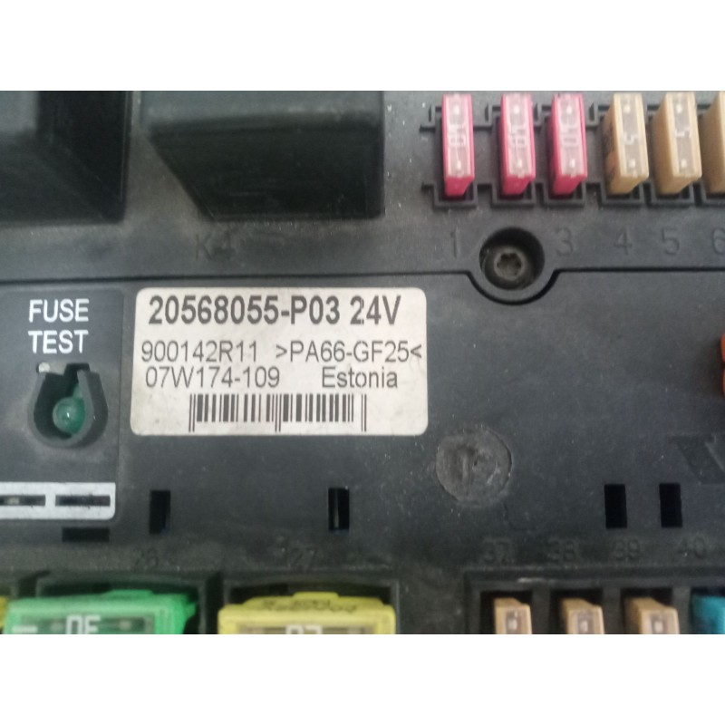 Recambio de caja reles / fusibles para volvo fh 480 12.8 diesel referencia OEM IAM 20568055 - Blanco 3