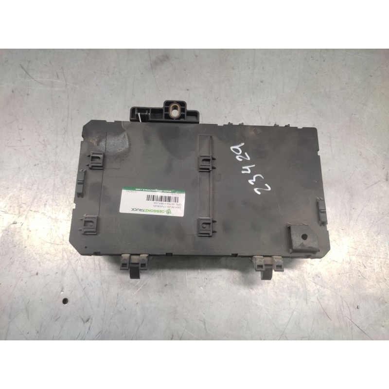 Recambio de caja reles / fusibles para opel astra h berlina cosmo referencia OEM IAM 13206762 2