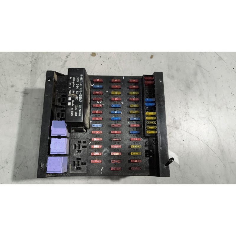 Recambio de caja reles / fusibles para mercedes-benz axor 2-ejes 18 ton 2004  6.4 diesel (om 906 la) referencia OEM IAM A0015433 - Naranja