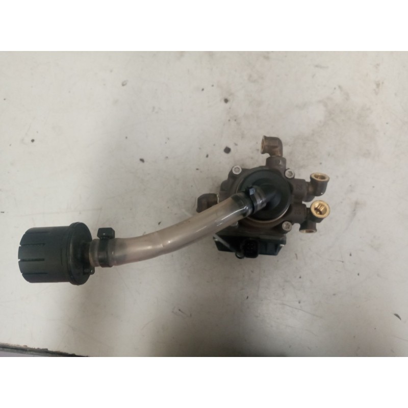 Recambio de valvula aire para volvo fh 480 12.8 diesel referencia OEM IAM K040159X00 - Blanco 2