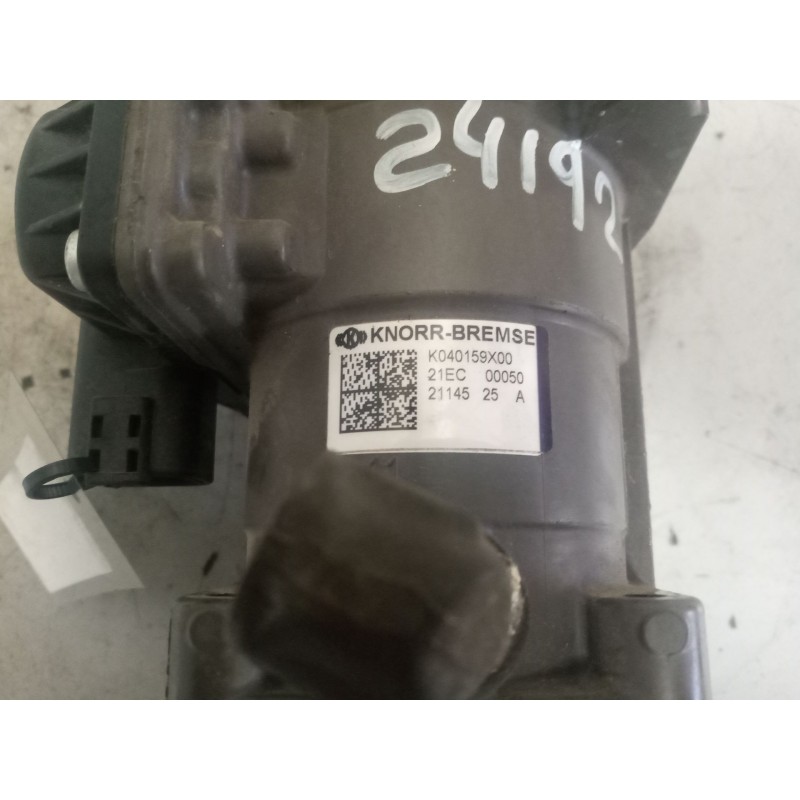 Recambio de valvula aire para volvo fh 480 12.8 diesel referencia OEM IAM K040159X00 - Blanco 4