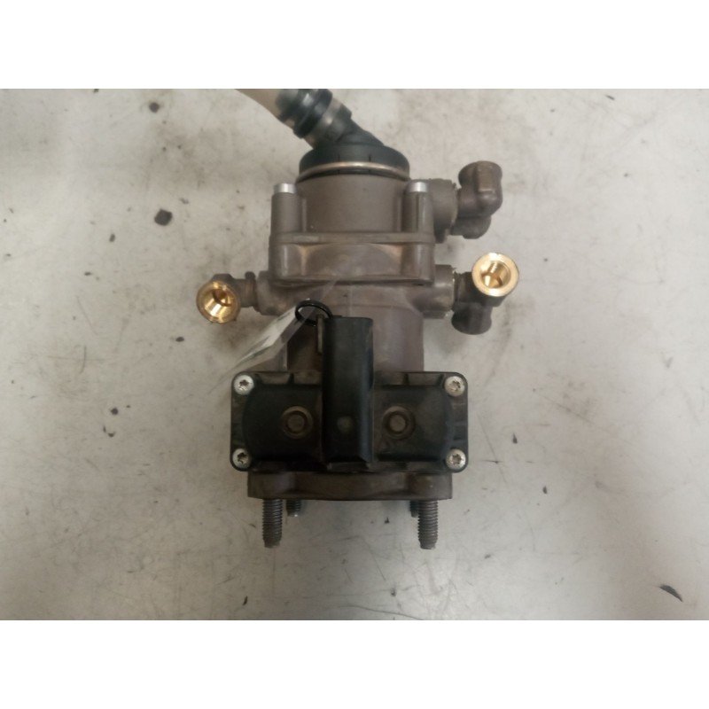 Recambio de valvula aire para volvo fh 480 12.8 diesel referencia OEM IAM K040159X00 - Blanco 5