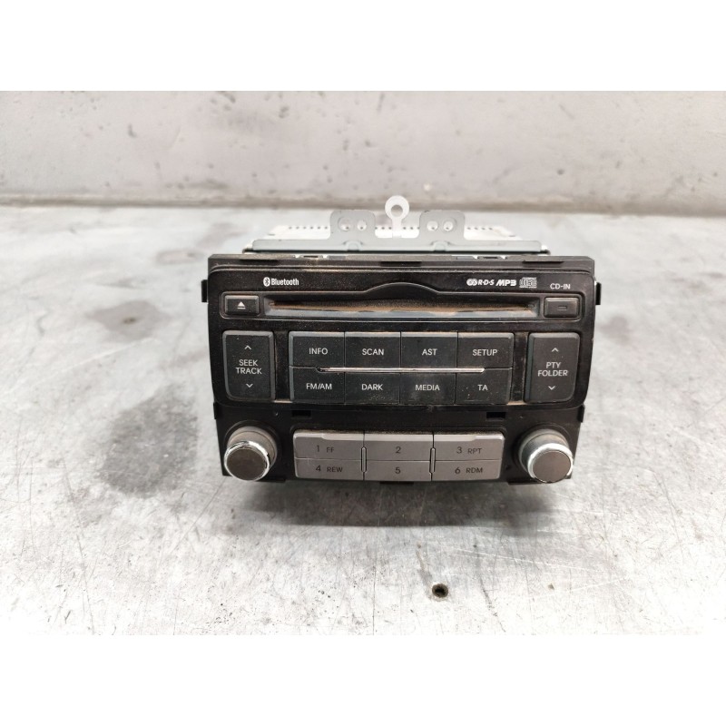 Recambio de sistema audio / radio cd para hyundai i20 city s referencia OEM IAM 961211J252  