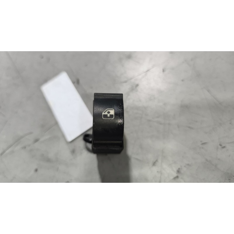 Recambio de mando elevalunas delantero izquierdo para iveco stralis (as) 11.1 diesel referencia OEM IAM 504266733  