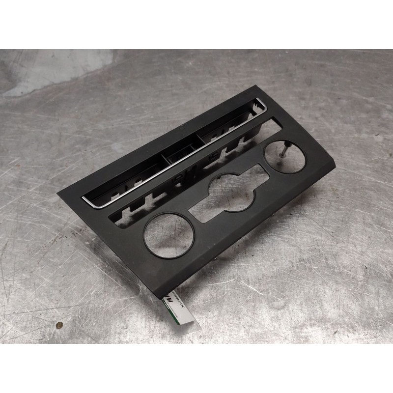 Recambio de moldura climatizacion para seat leon (5f1) 1.6 tdi referencia OEM IAM 5F0858060E 5F0858080G 
