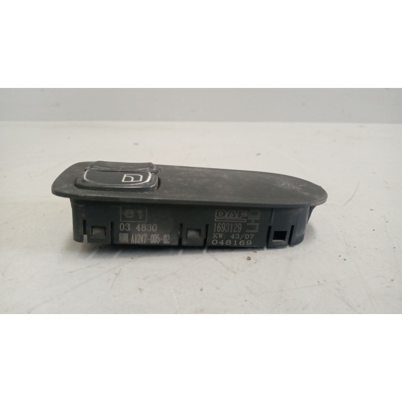 Recambio de mando elevalunas delantero derecho para daf serie xf105.460 12.9 diesel referencia OEM IAM 1693129 - Blanco 2