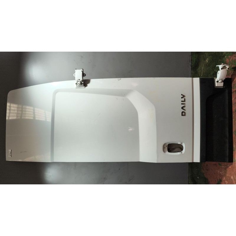 Recambio de puerta trasera derecha para iveco daily vi furgoneta 33s16, 35s16, 35c16, 40c16, 50c16 referencia OEM IAM   