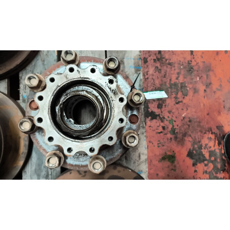 Recambio de buje trasero derecho para iveco eurocargo fg 120 e larga distancia referencia OEM IAM 7184073  