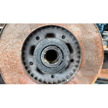 Recambio de buje delantero para nissan cabstar 01.04  cabina doble cabina doble referencia OEM IAM 402049X201  