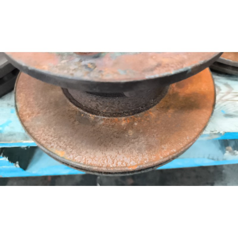 Recambio de buje delantero para nissan cabstar 01.04  cabina doble cabina doble referencia OEM IAM 402049X201 4