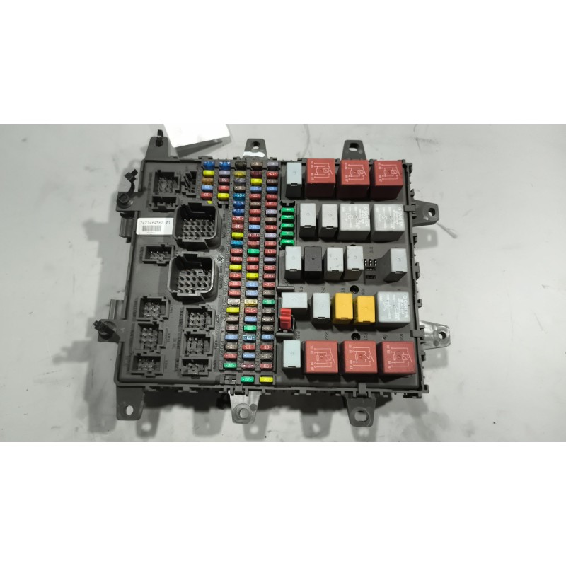 Recambio de caja reles / fusibles para renault magnum ab diesel referencia OEM IAM 7421464562  
