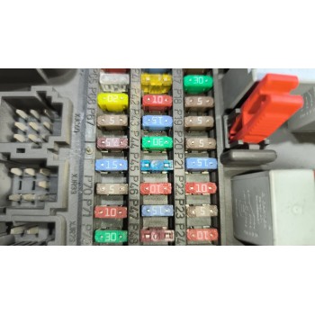 Recambio de caja reles / fusibles para renault magnum ab diesel referencia OEM IAM 7421464562  