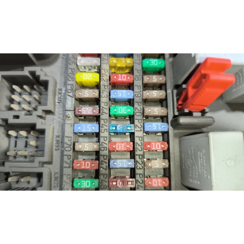 Recambio de caja reles / fusibles para renault magnum ab diesel referencia OEM IAM 7421464562 - Blanco 3